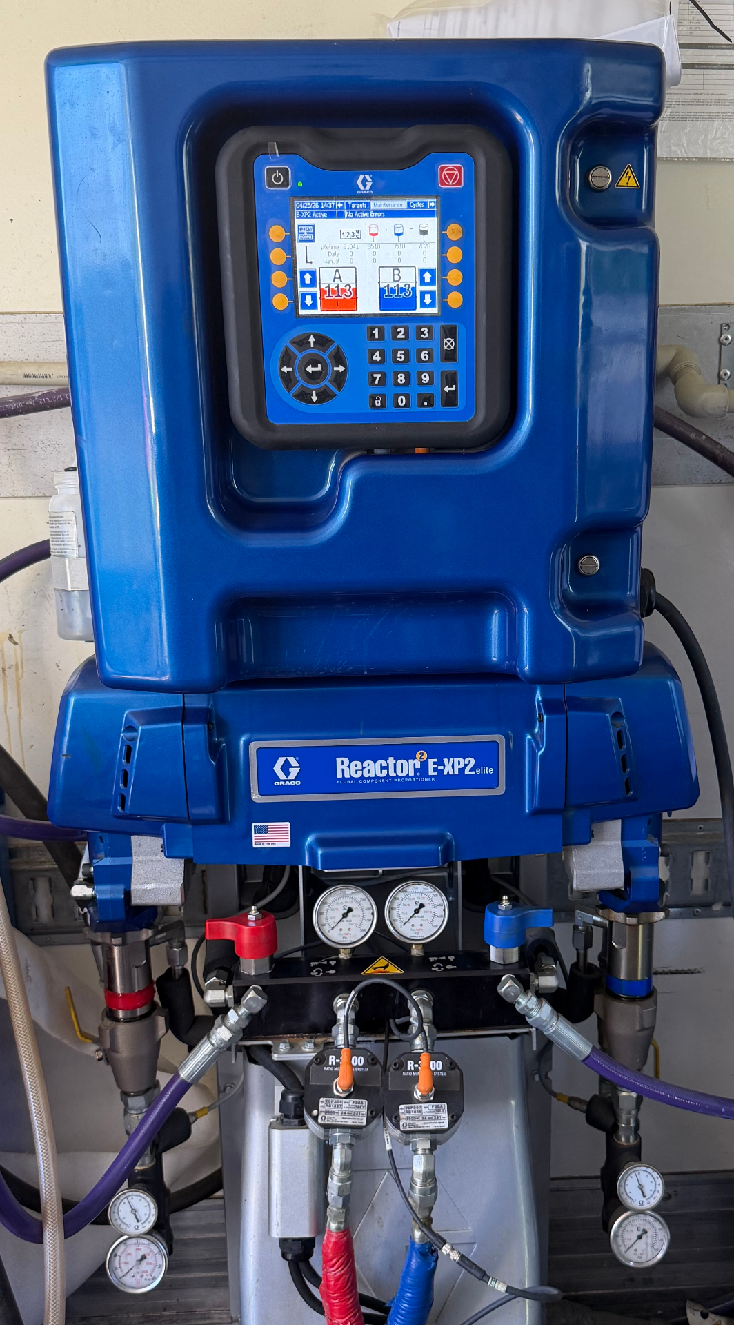 Náš skutečný Graco Reactor 2 E-XP2 Elite v provozu
